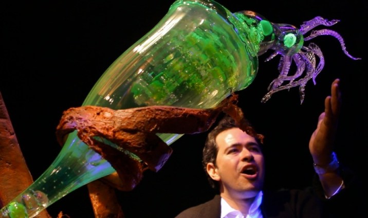 Rudolfo sings to Mimi (Photo: Alexis Gambis, Imagine Science Films)